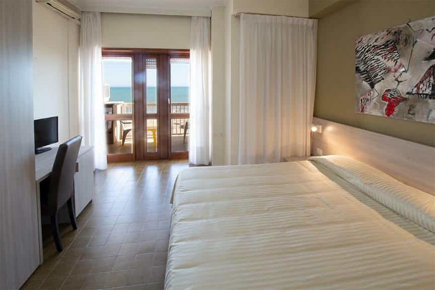Hotel Scacciapensieri Nettuno Ngoại thất bức ảnh